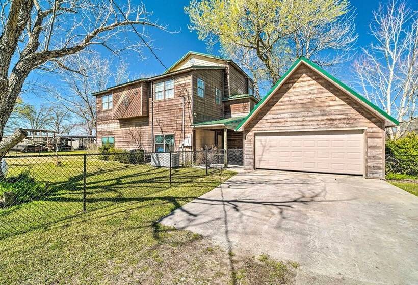 Family Home W/ Boat Dock, Fire Pit + Balcony