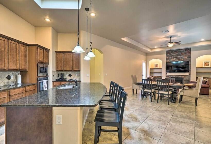 Family Retreat: 2 Blocks To Sonoma Golf Club!