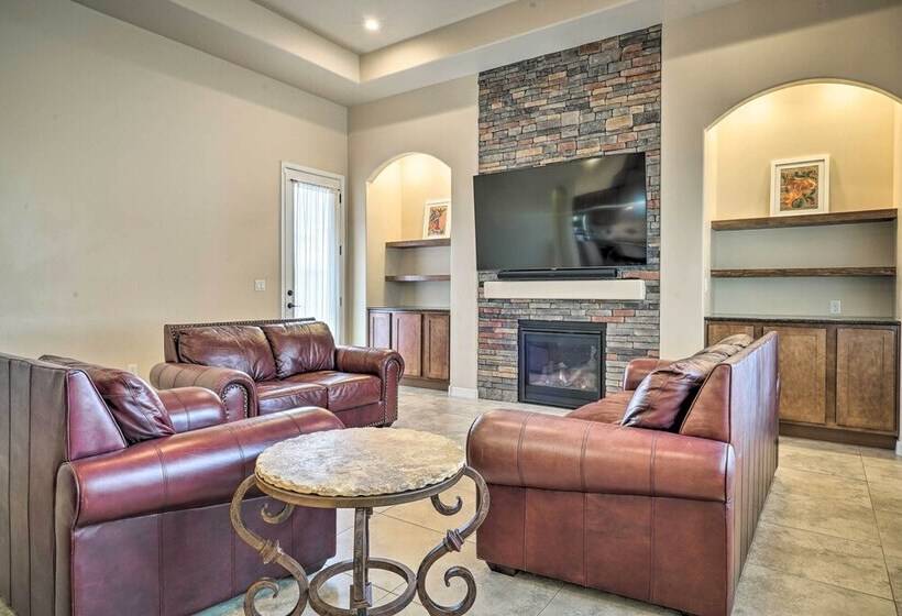 Family Retreat: 2 Blocks To Sonoma Golf Club!