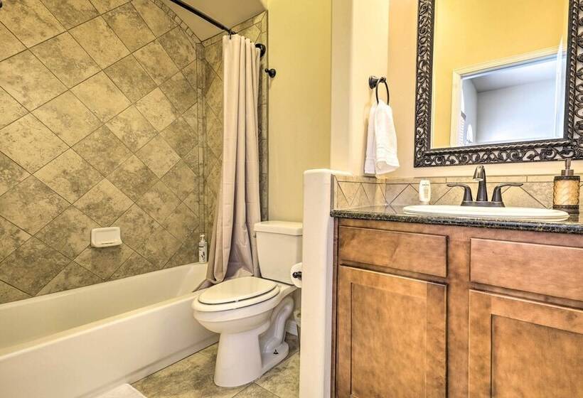 Family Retreat: 2 Blocks To Sonoma Golf Club!