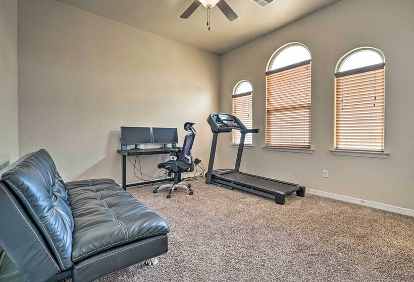 Family Retreat: 2 Blocks To Sonoma Golf Club!