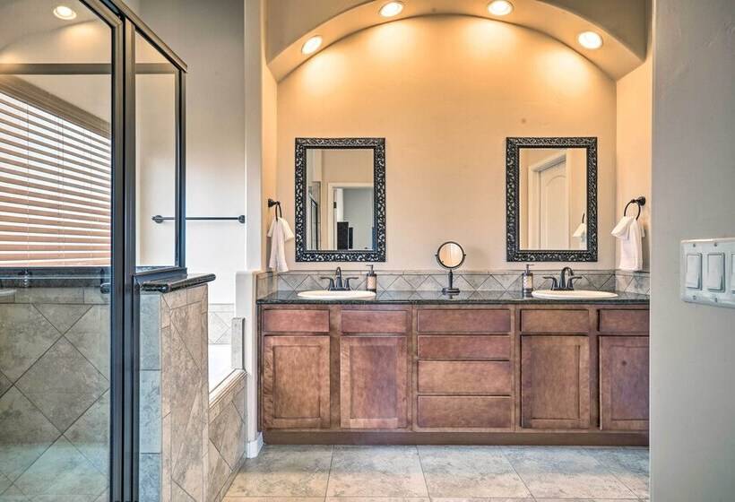 Family Retreat: 2 Blocks To Sonoma Golf Club!