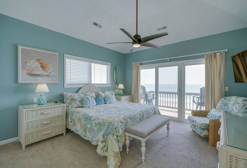 Grand Seaside Escape W/ Direct Beach Access!