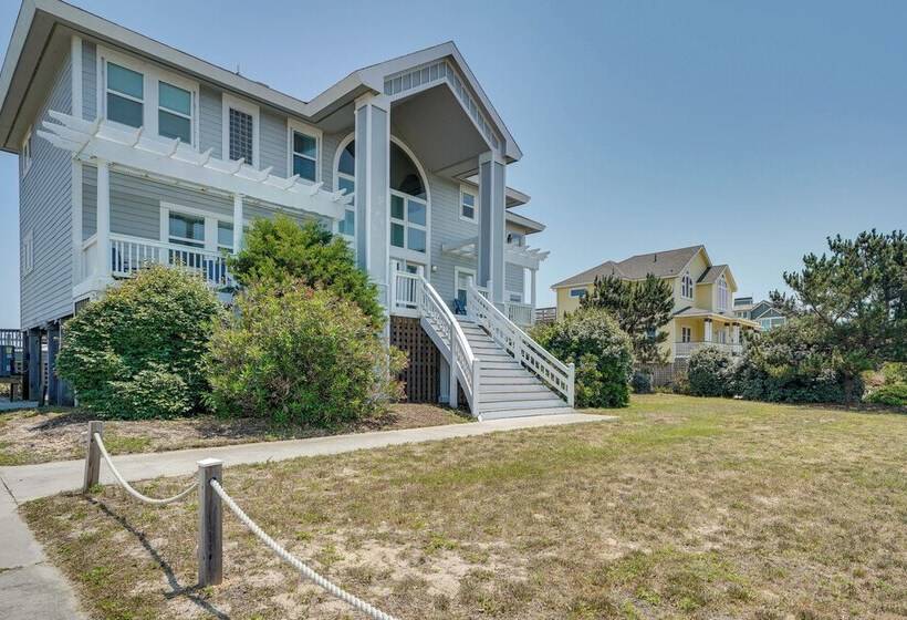 Grand Seaside Escape W/ Direct Beach Access!