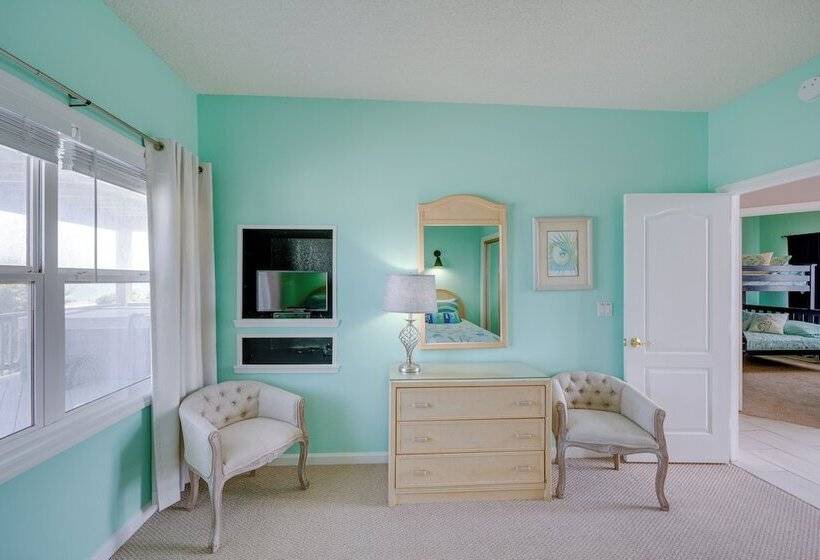 Grand Seaside Escape W/ Direct Beach Access!