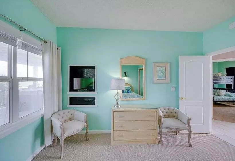 Grand Seaside Escape W/ Direct Beach Access!