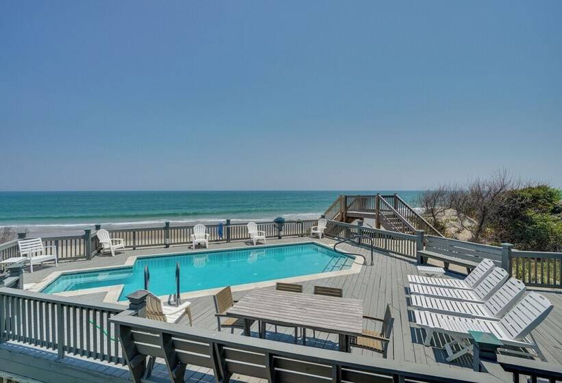 Grand Seaside Escape W/ Direct Beach Access!