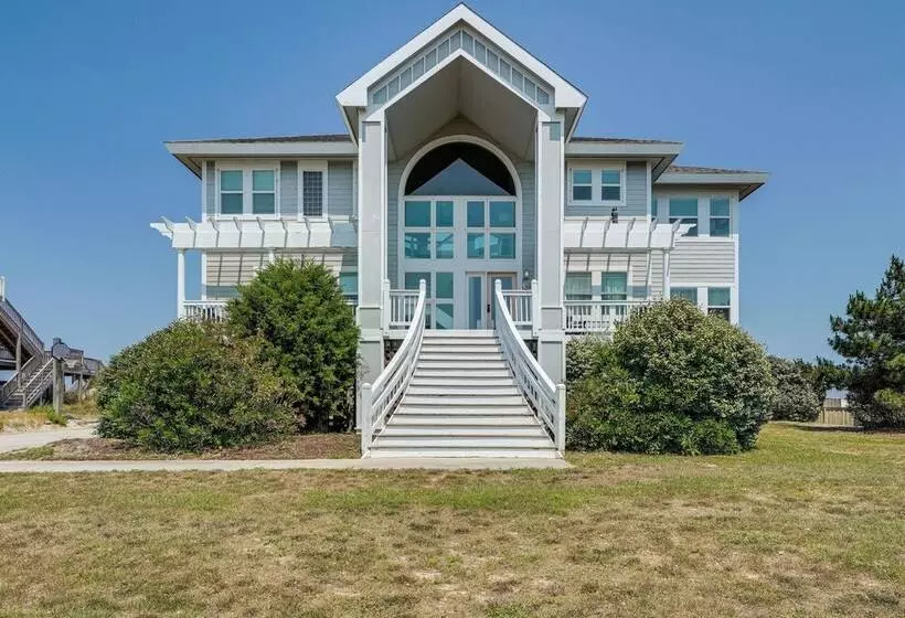 Grand Seaside Escape W/ Direct Beach Access!