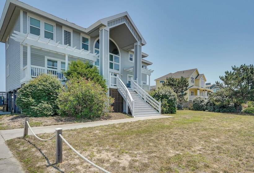 Grand Seaside Escape W/ Direct Beach Access!