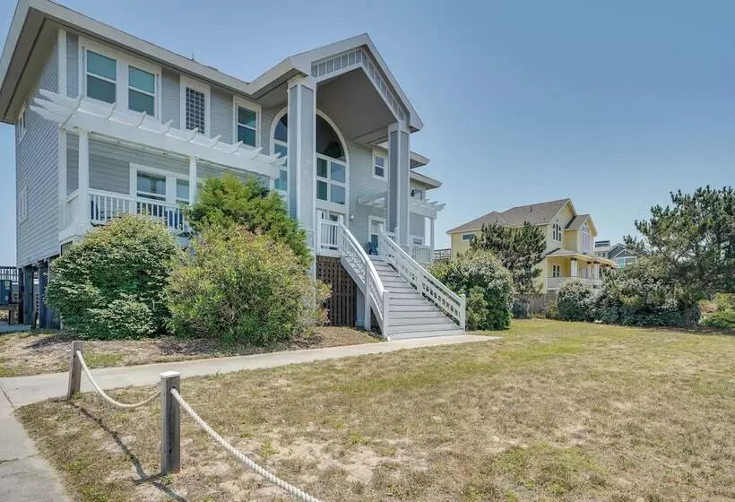 Grand Seaside Escape W/ Direct Beach Access!