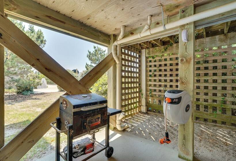 Grand Seaside Escape W/ Direct Beach Access!