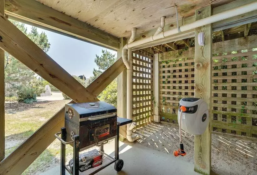 Grand Seaside Escape W/ Direct Beach Access!