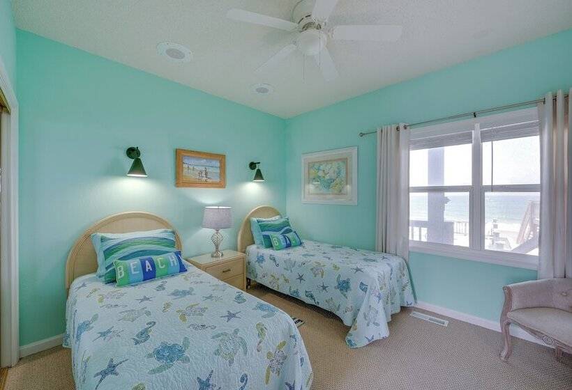 Grand Seaside Escape W/ Direct Beach Access!
