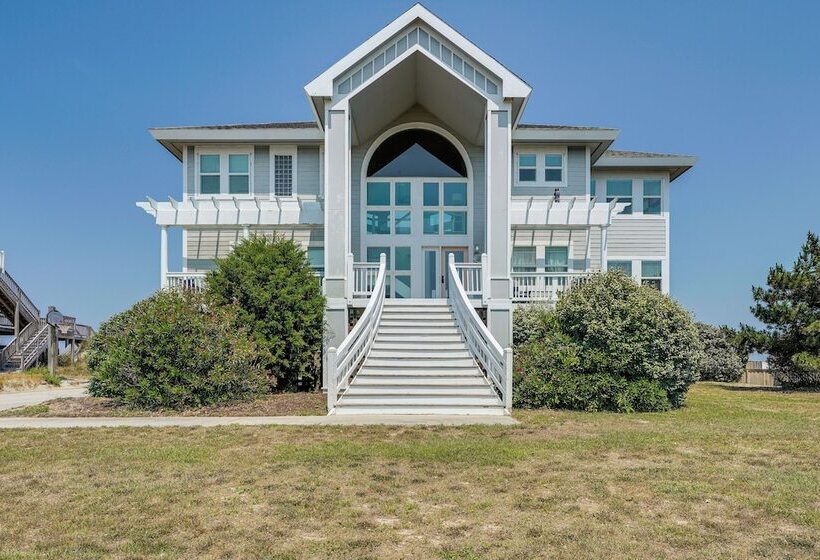Grand Seaside Escape W/ Direct Beach Access!