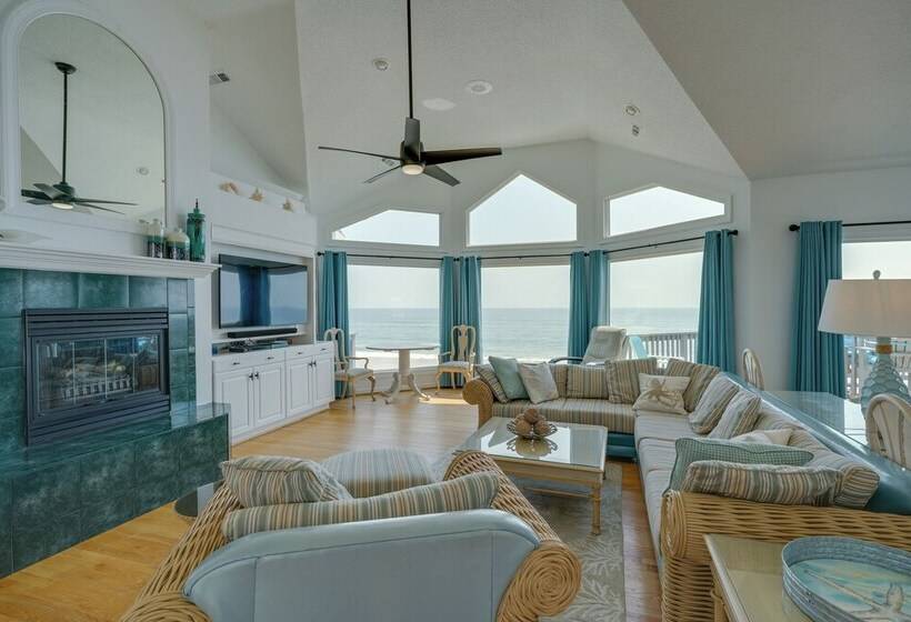 Grand Seaside Escape W/ Direct Beach Access!