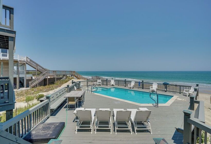 Grand Seaside Escape W/ Direct Beach Access!