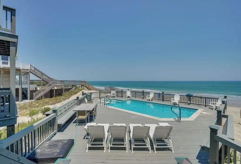 Grand Seaside Escape W/ Direct Beach Access!