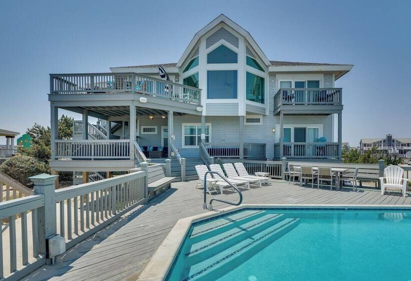 Grand Seaside Escape W/ Direct Beach Access!
