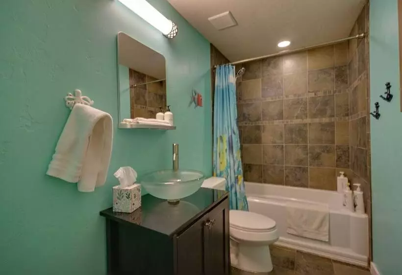 Great Salt Lake House: 5,000 Sq Ft, Mtn Views!