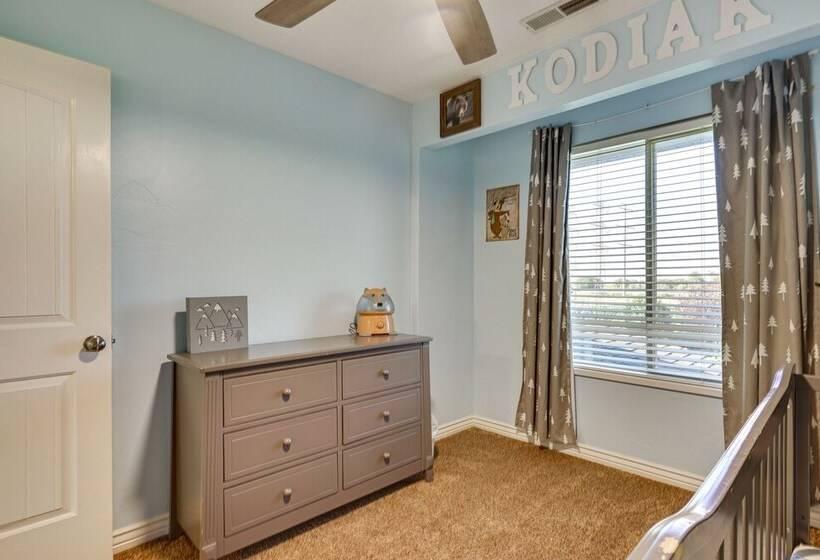 Great Salt Lake House: 5,000 Sq Ft, Mtn Views!