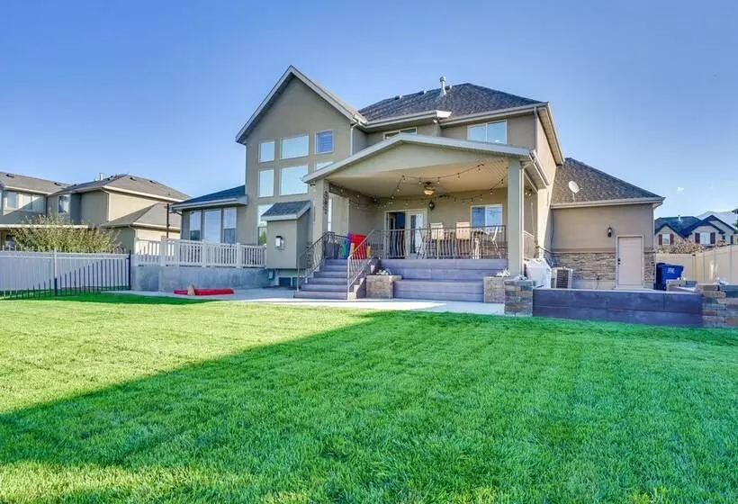 Great Salt Lake House: 5,000 Sq Ft, Mtn Views!