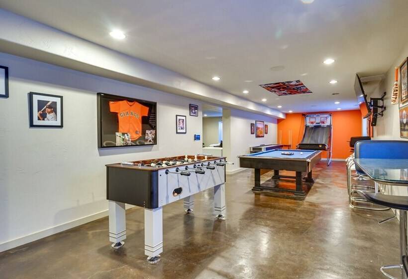 Great Salt Lake House: 5,000 Sq Ft, Mtn Views!