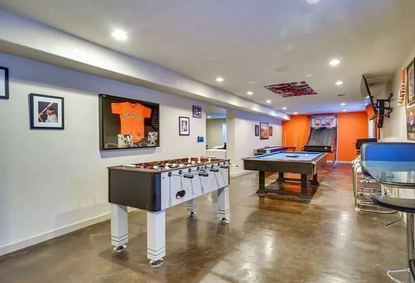 Great Salt Lake House: 5,000 Sq Ft, Mtn Views!