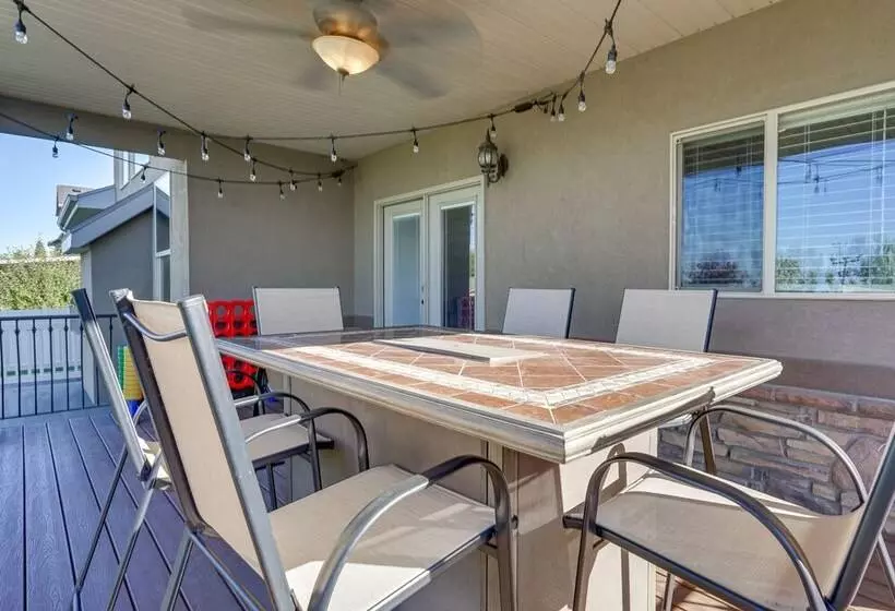 Great Salt Lake House: 5,000 Sq Ft, Mtn Views!