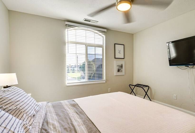 Great Salt Lake House: 5,000 Sq Ft, Mtn Views!