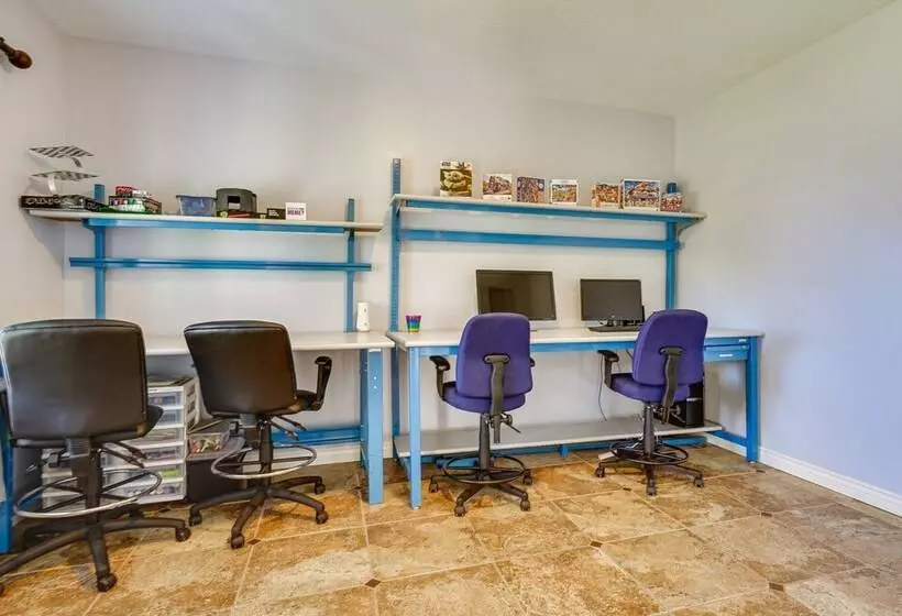 Great Salt Lake House: 5,000 Sq Ft, Mtn Views!