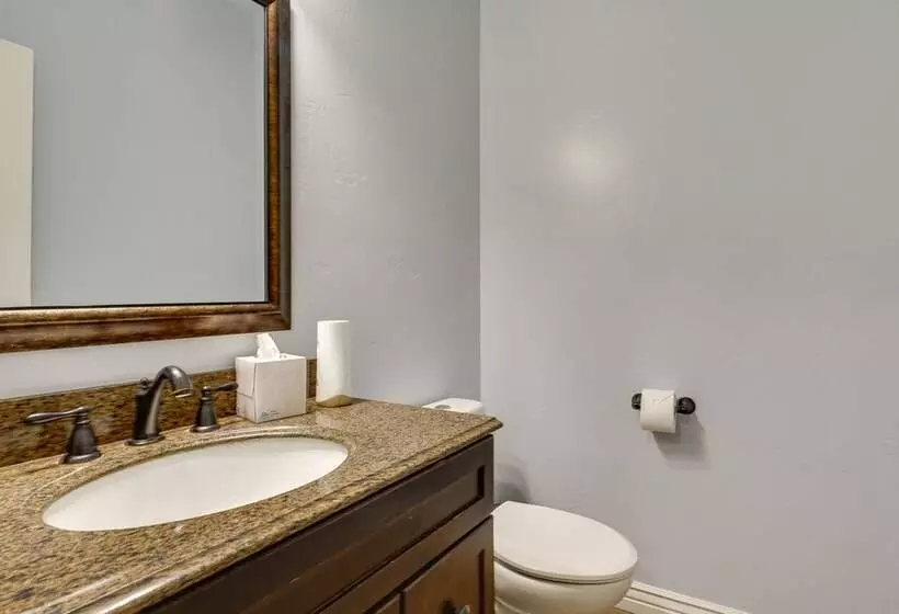 Great Salt Lake House: 5,000 Sq Ft, Mtn Views!