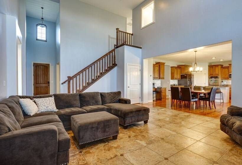 Great Salt Lake House: 5,000 Sq Ft, Mtn Views!