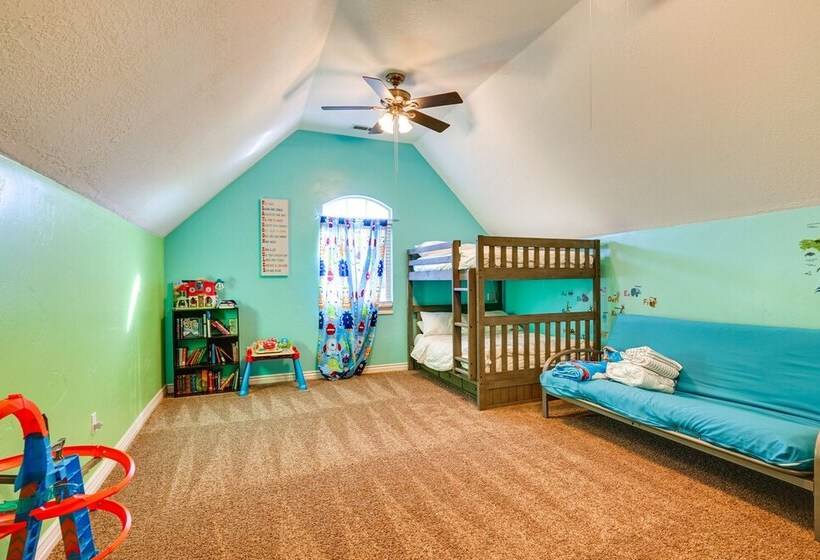 Great Salt Lake House: 5,000 Sq Ft, Mtn Views!