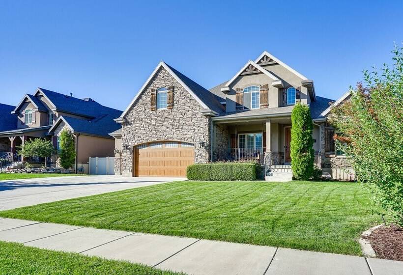 Great Salt Lake House: 5,000 Sq Ft, Mtn Views!