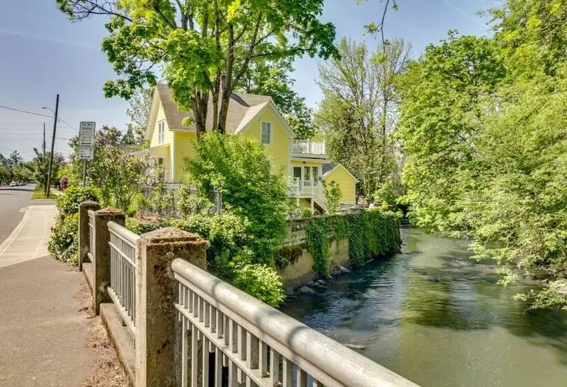 Historic Home Near Downtown Salem: Walk To Capitol