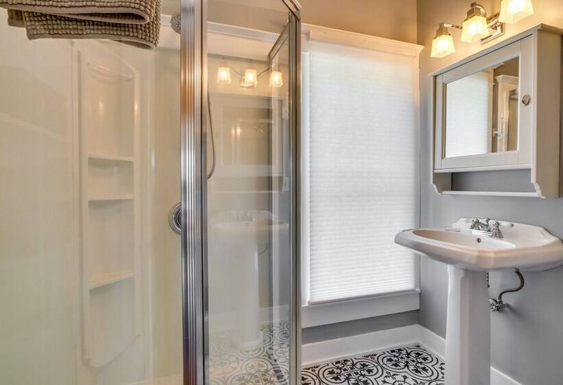 Historic Home Near Downtown Salem: Walk To Capitol