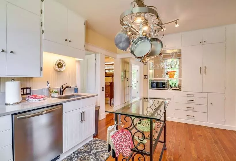 Historic Home Near Downtown Salem: Walk To Capitol