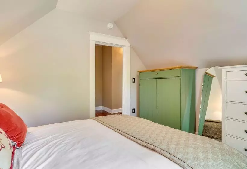 Historic Home Near Downtown Salem: Walk To Capitol