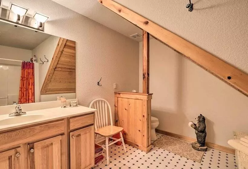 Private Dock: Waterfront Gem On Lake Of The Ozarks