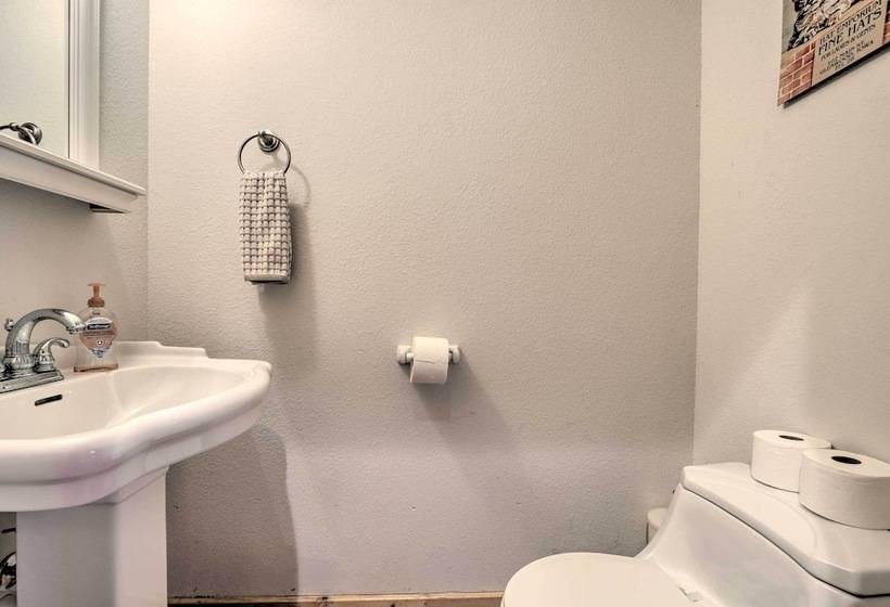 Private Dock: Waterfront Gem On Lake Of The Ozarks