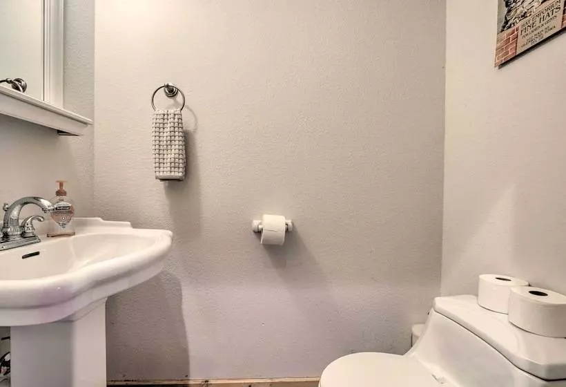 Private Dock: Waterfront Gem On Lake Of The Ozarks