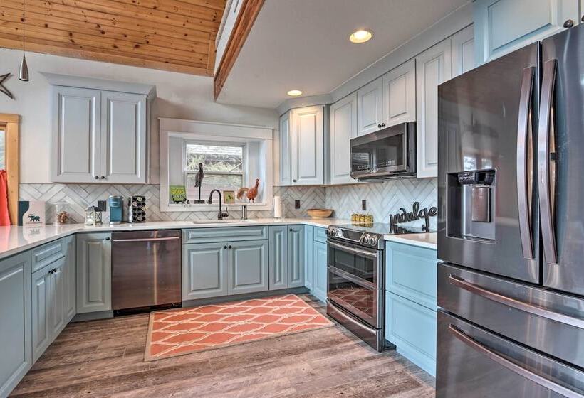 Private Dock: Waterfront Gem On Lake Of The Ozarks