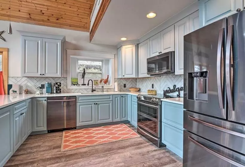 Private Dock: Waterfront Gem On Lake Of The Ozarks