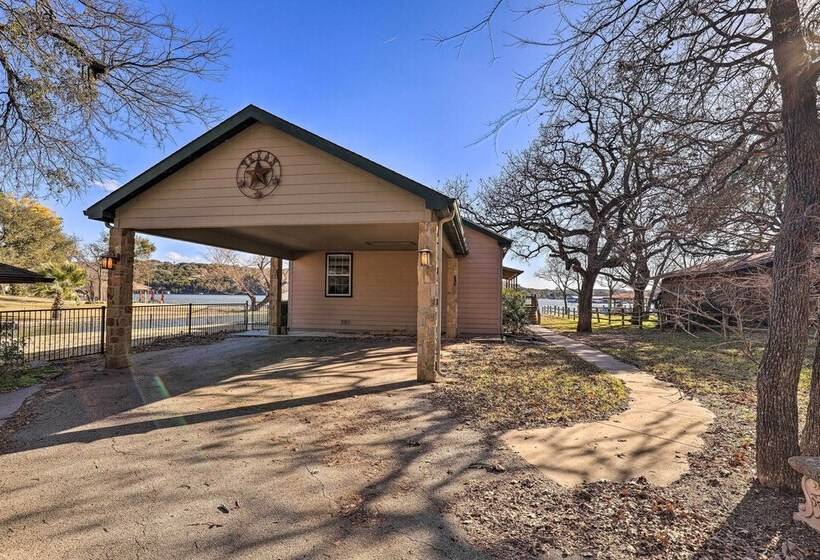 Lakefront Haven ~ 6 Mi To Historic Granbury Square