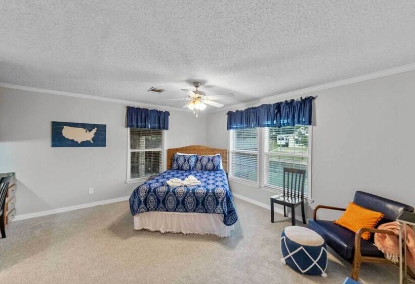 Lakefront Haven ~ 6 Mi To Historic Granbury Square