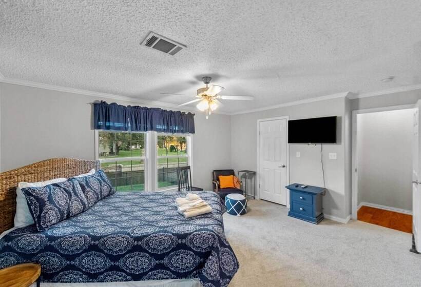 Lakefront Haven ~ 6 Mi To Historic Granbury Square