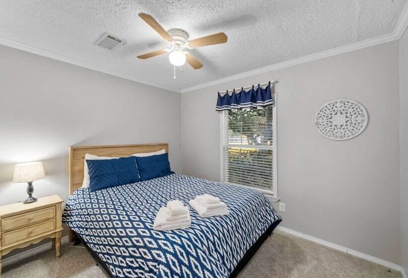 Lakefront Haven ~ 6 Mi To Historic Granbury Square