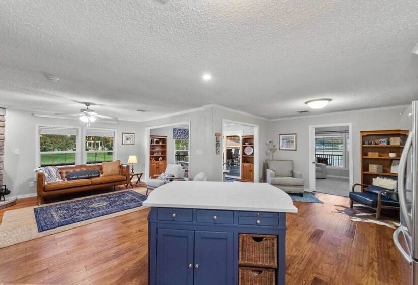 Lakefront Haven ~ 6 Mi To Historic Granbury Square