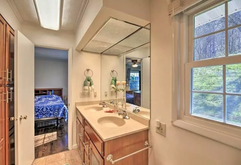 Lakefront Kingsport Home W/ Private Hot Tub!