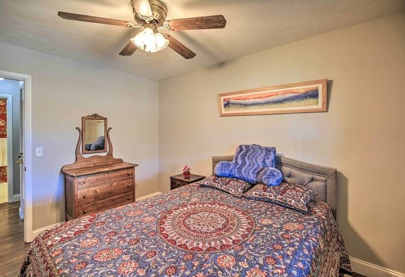 Lakefront Kingsport Home W/ Private Hot Tub!